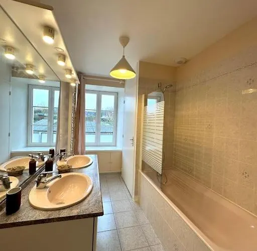 Appartement Spacieux Et Indépendant à Valognes